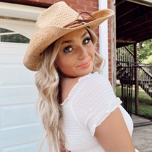 Meet your Posher, Caitlyn